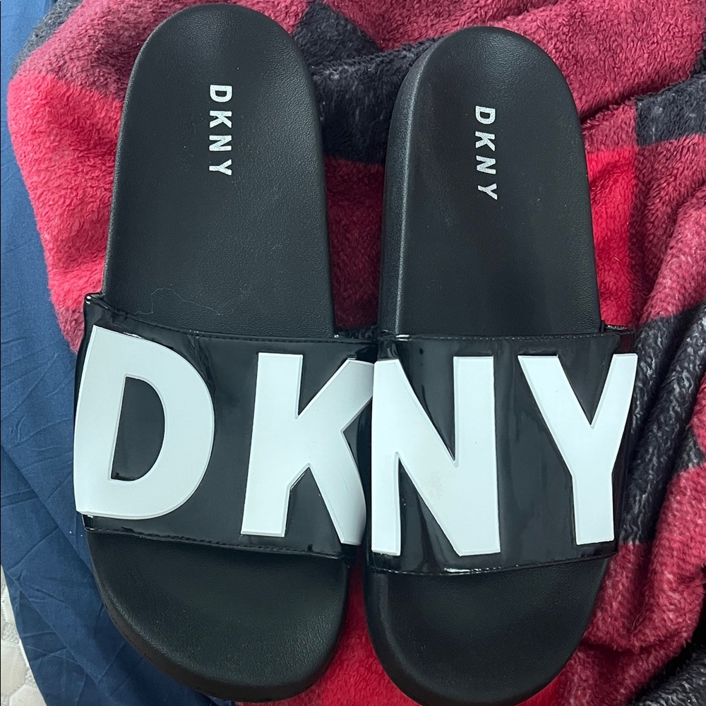 DKNY Monochrome Logo Slides